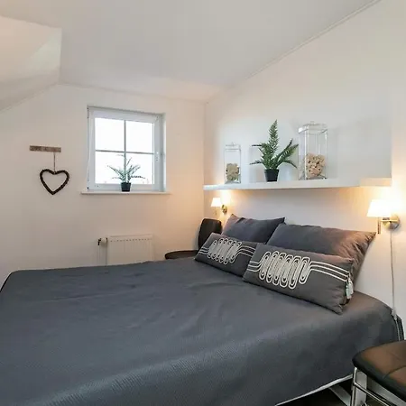 6 Person Holiday In Semesterbostad