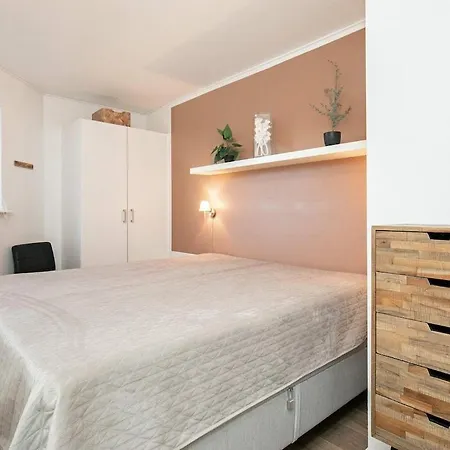 6 Person Holiday In Semesterbostad